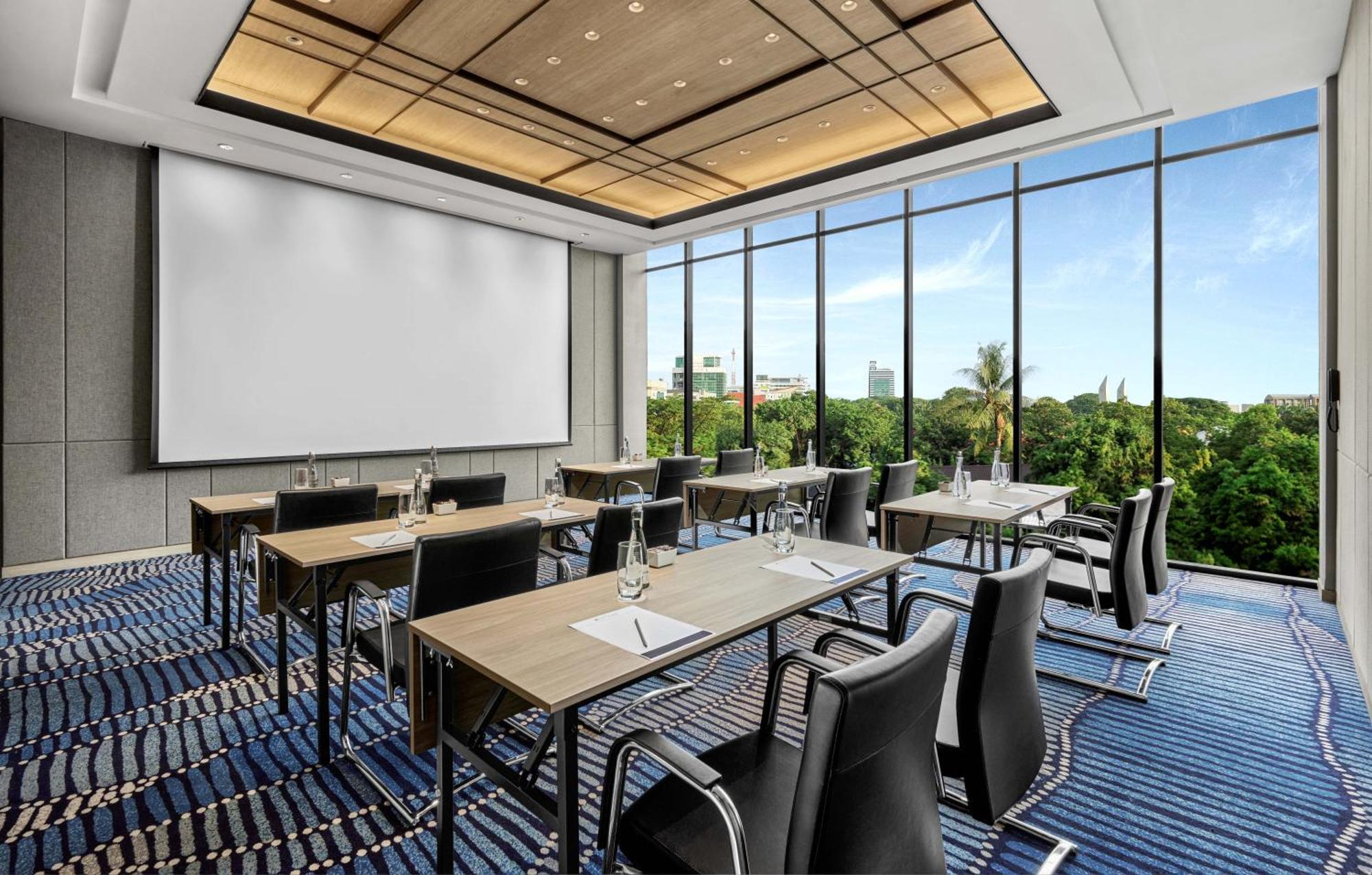 Hyatt Place Makassar Exterior foto