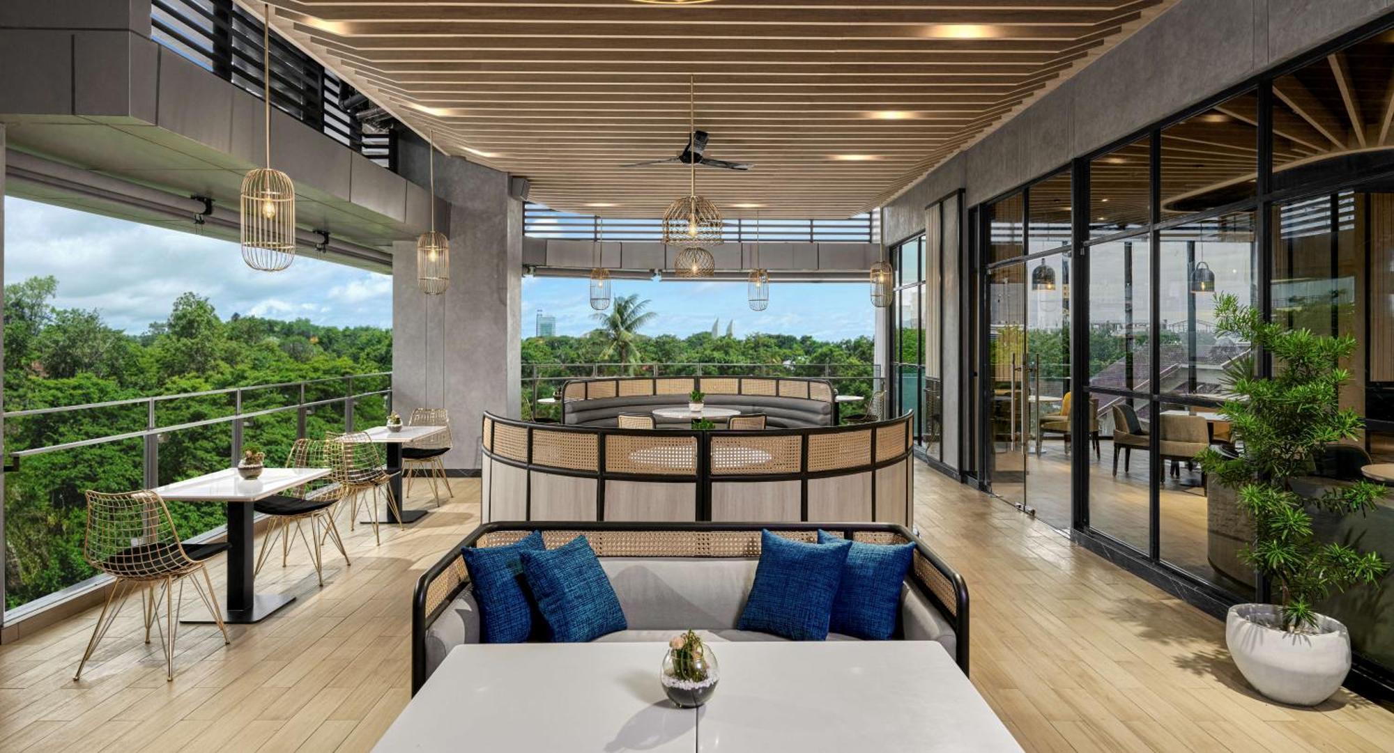 Hyatt Place Makassar Exterior foto